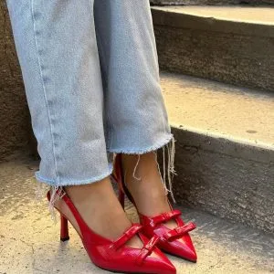 Лора црвени чевли со две машни