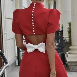 Бела фустан со машна