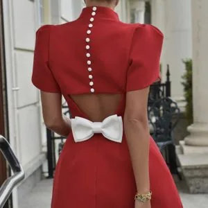 Бела фустан со машна