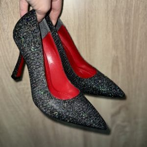 Црни светкави чевли