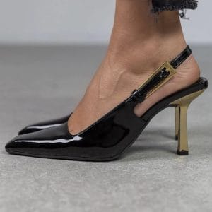 Златна штикла црни чевли