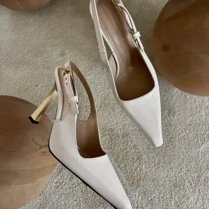 Златна штикла крем чевли