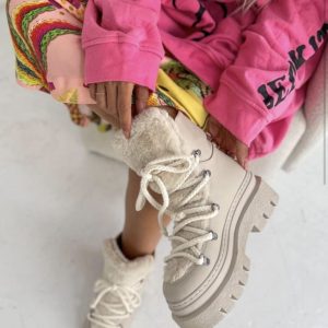 Чизми полнети со крзно