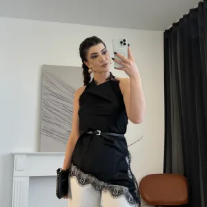 Сатенски топ со чипка