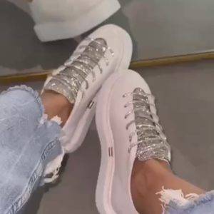 Бели патики со светки Таги