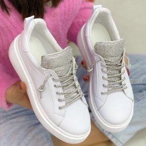 Бели патики со светки