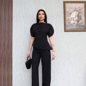 Комплет блуза со надувани ракави и панталони